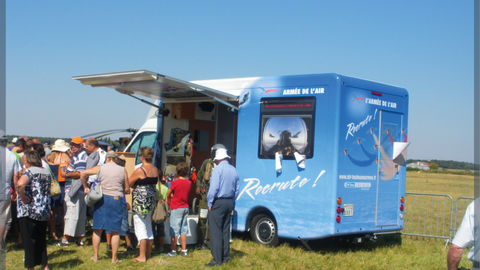 Unité mobile de promotion à la découverte de l’armée de l’air